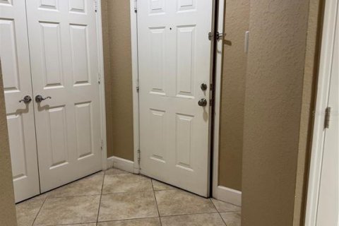 Condominio en alquiler en Orlando, Florida, 2 dormitorios, 103.31 m2 № 2275590 - foto 4