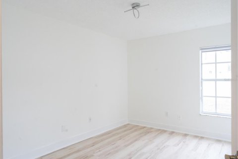Casa en venta en Orlando, Florida, 4 dormitorios, 177.54 m2 № 2092317 - foto 15