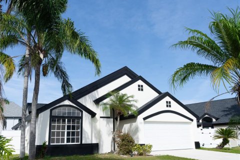 Casa en venta en Orlando, Florida, 4 dormitorios, 177.54 m2 № 2092317 - foto 2