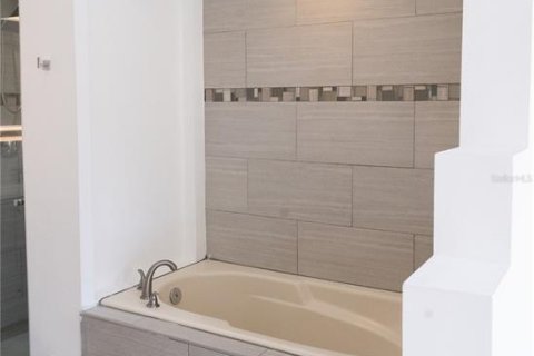 Casa en venta en Orlando, Florida, 4 dormitorios, 177.54 m2 № 2092317 - foto 28