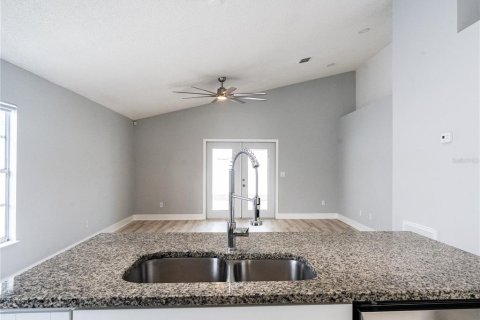 Casa en venta en Orlando, Florida, 4 dormitorios, 177.54 m2 № 2092317 - foto 10