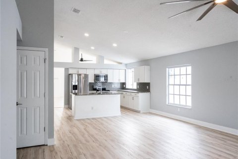 Casa en venta en Orlando, Florida, 4 dormitorios, 177.54 m2 № 2092317 - foto 12