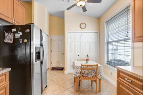 House in Zephyrhills, Florida 3 bedrooms, 151.62 sq.m. № 1884608 - photo 8