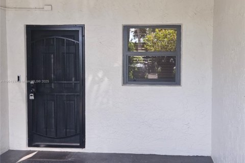 Condo in Plantation, Florida, 2 bedrooms  № 1953648 - photo 3