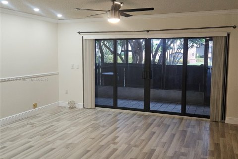Condo in Plantation, Florida, 2 bedrooms  № 1953648 - photo 13