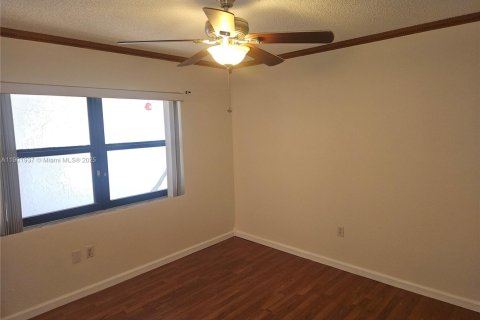 Condo in Plantation, Florida, 2 bedrooms  № 1953648 - photo 23