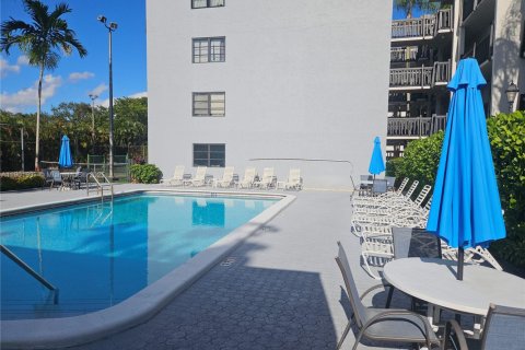 Condo in Plantation, Florida, 2 bedrooms  № 1953648 - photo 28