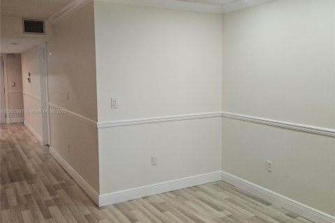 Condo in Plantation, Florida, 2 bedrooms  № 1953648 - photo 15