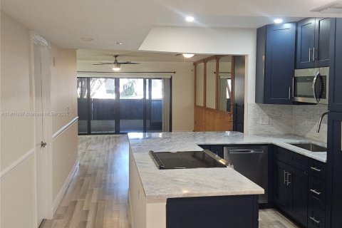 Condo in Plantation, Florida, 2 bedrooms  № 1953648 - photo 6