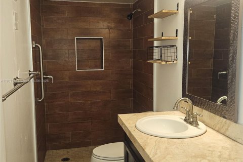 Condo in Plantation, Florida, 2 bedrooms  № 1953648 - photo 21
