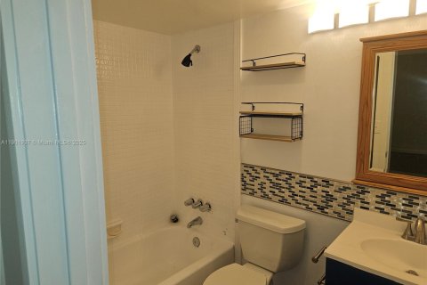 Condo in Plantation, Florida, 2 bedrooms  № 1953648 - photo 25