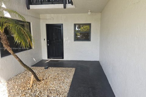Condo in Plantation, Florida, 2 bedrooms  № 1953648 - photo 2