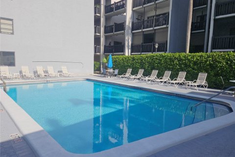 Condo in Plantation, Florida, 2 bedrooms  № 1953648 - photo 29