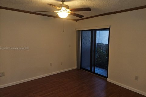 Condo in Plantation, Florida, 2 bedrooms  № 1953648 - photo 17