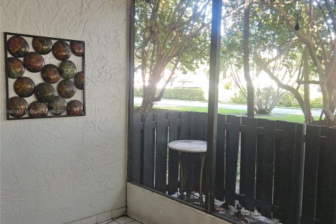 Condo in Plantation, Florida, 2 bedrooms  № 1953648 - photo 16