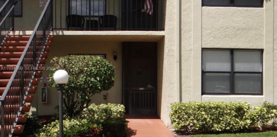 Condominio en Lake Worth, Florida, 2 dormitorios  № 1993065