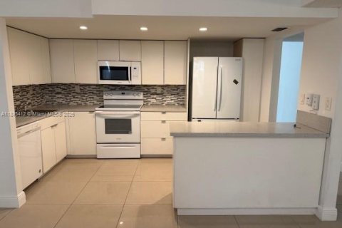 Condominio en alquiler en Aventura, Florida, 2 dormitorios, 108.7 m2 № 1928677 - foto 14