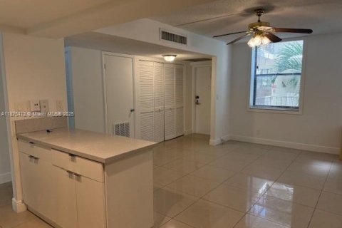 Condominio en alquiler en Aventura, Florida, 2 dormitorios, 108.7 m2 № 1928677 - foto 12