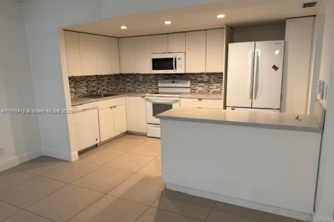Condominio en alquiler en Aventura, Florida, 2 dormitorios, 108.7 m2 № 1928677 - foto 15