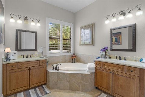 House in Howey-in-the-Hills, Florida 4 bedrooms, 179.49 sq.m. № 2198567 - photo 24