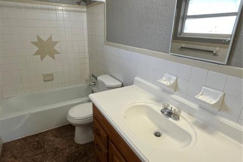 Apartment in Winter Haven, Florida 2 bedrooms, 59.83 sq.m. № 2391495 - photo 4