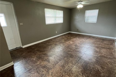 Apartment in Winter Haven, Florida 2 bedrooms, 59.83 sq.m. № 2391495 - photo 2