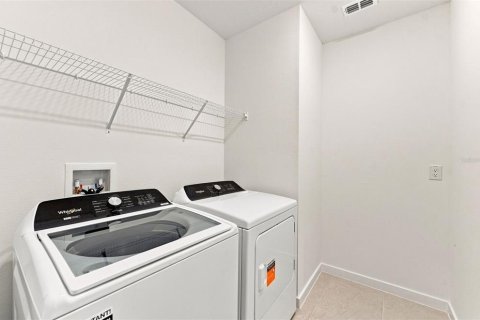 House in Wildwood, Florida 4 bedrooms, 146.79 sq.m. № 2234367 - photo 16
