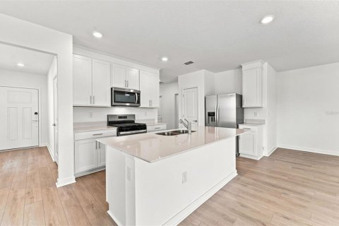 House in Wildwood, Florida 4 bedrooms, 146.79 sq.m. № 2234367 - photo 3