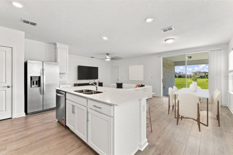 House in Wildwood, Florida 4 bedrooms, 146.79 sq.m. № 2234367 - photo 2