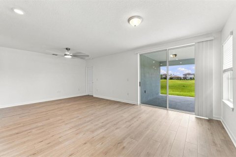House in Wildwood, Florida 4 bedrooms, 146.79 sq.m. № 2234367 - photo 5