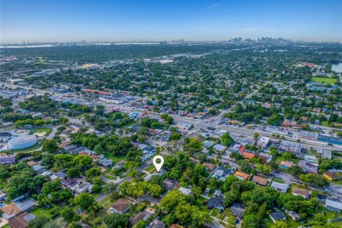 Casa en venta en North Miami, Florida, 4 dormitorios, 221.66 m2 № 1833791 - foto 27