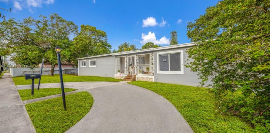 Casa en North Miami, Florida 4 dormitorios, 221.66 m2 № 1833791