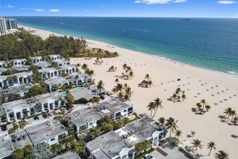 Condominio en alquiler en Fort Lauderdale, Florida, 2 dormitorios, 117.43 m2 № 1079331 - foto 1