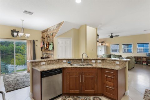 House in Altamonte Springs, Florida 4 bedrooms, 237.18 sq.m. № 1894662 - photo 10