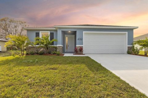 House in Palm Bay, Florida 3 bedrooms, 179.86 sq.m. № 1549445 - photo 1