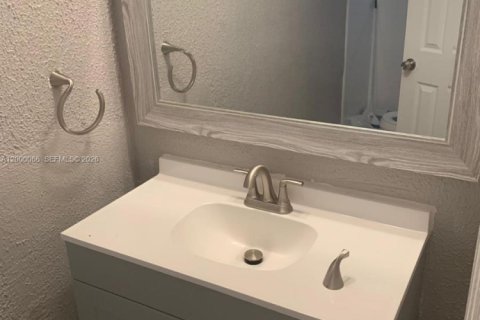 Снять в аренду виллу или дом в Санрайз, Флорида 3 спальни, 119.1м2, № 2067205 - фото 6