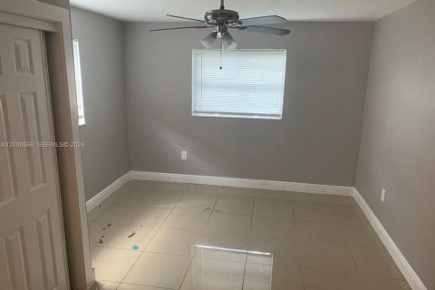 Снять в аренду виллу или дом в Санрайз, Флорида 3 спальни, 119.1м2, № 2067205 - фото 4