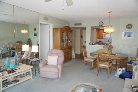 Condo in Saint Petersburg, Florida, 1 bedroom  № 1767181 - photo 2