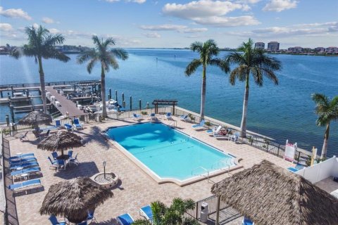 Condo in Saint Petersburg, Florida, 1 bedroom  № 1767181 - photo 21
