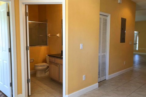 Townhouse in New Port Richey, Florida 3 bedrooms, 233.18 sq.m. № 1823044 - photo 11