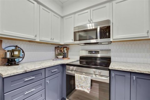 Condo in Crystal River, Florida, 2 bedrooms  № 2379145 - photo 12
