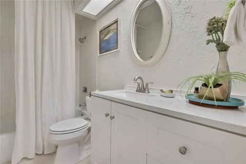 Condo in Crystal River, Florida, 2 bedrooms  № 2379145 - photo 18