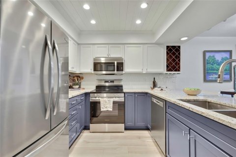 Condo in Crystal River, Florida, 2 bedrooms  № 2379145 - photo 10