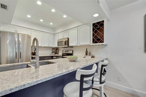 Condo in Crystal River, Florida, 2 bedrooms  № 2379145 - photo 9
