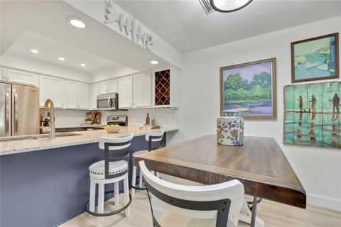 Condo in Crystal River, Florida, 2 bedrooms  № 2379145 - photo 8