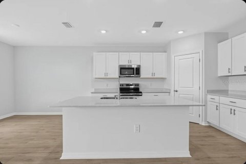 Casa en venta en North Fort Myers, Florida, 5 dormitorios, 212.47 m2 № 2383425 - foto 6