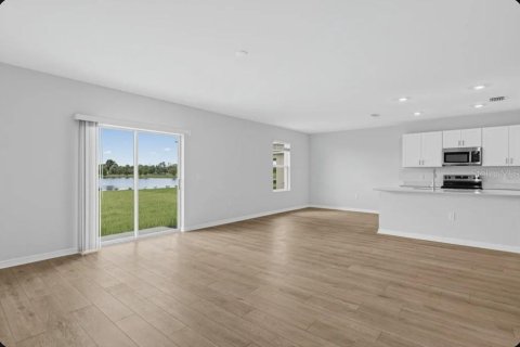 Casa en venta en North Fort Myers, Florida, 5 dormitorios, 212.47 m2 № 2383425 - foto 3