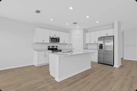 Casa en venta en North Fort Myers, Florida, 5 dormitorios, 212.47 m2 № 2383425 - foto 2