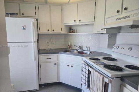 Снять в аренду кондоминиум в Дирфилд-Бич, Флорида 1 спальня, 61.32м2, № 1958716 - фото 4