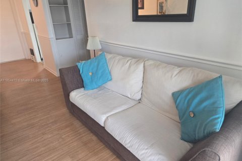 Снять в аренду кондоминиум в Дирфилд-Бич, Флорида 1 спальня, 61.32м2, № 1958716 - фото 18